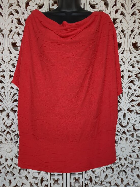 New Directions Tops - XL Flattering Red Top